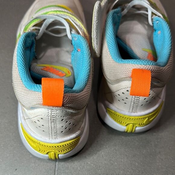Nike team hustle D 11 Multicolor Sneakers size 3Y - Picture 3 of 5